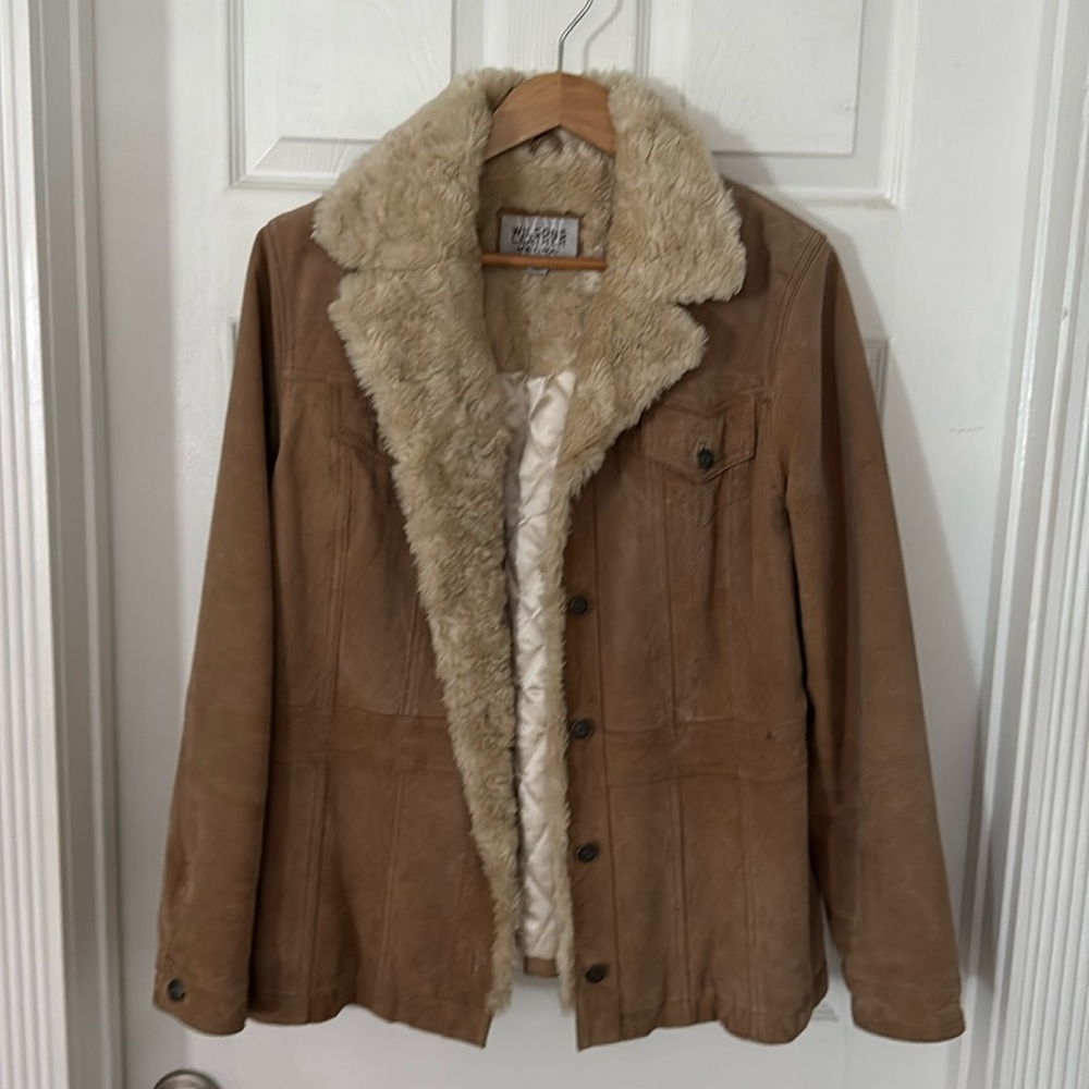 Wilson’s leather Maxima tan suede jacket size large.